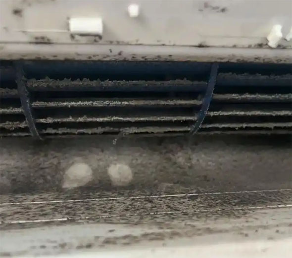 昆明市空调吹的风有股烧焦味是怎么回事